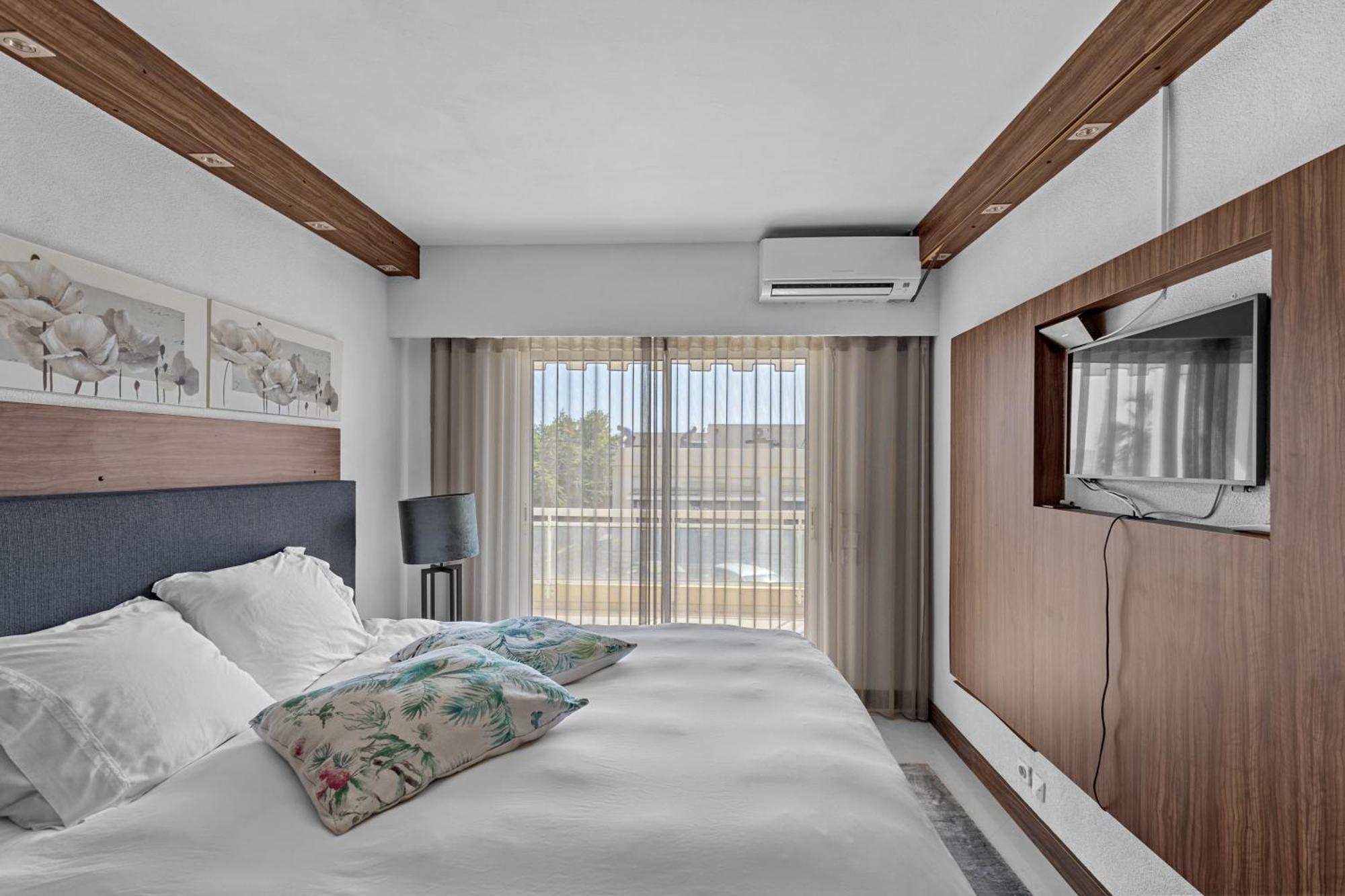 Riviera Beach Hotel Мандельє-ла-Напуль Екстер'єр фото