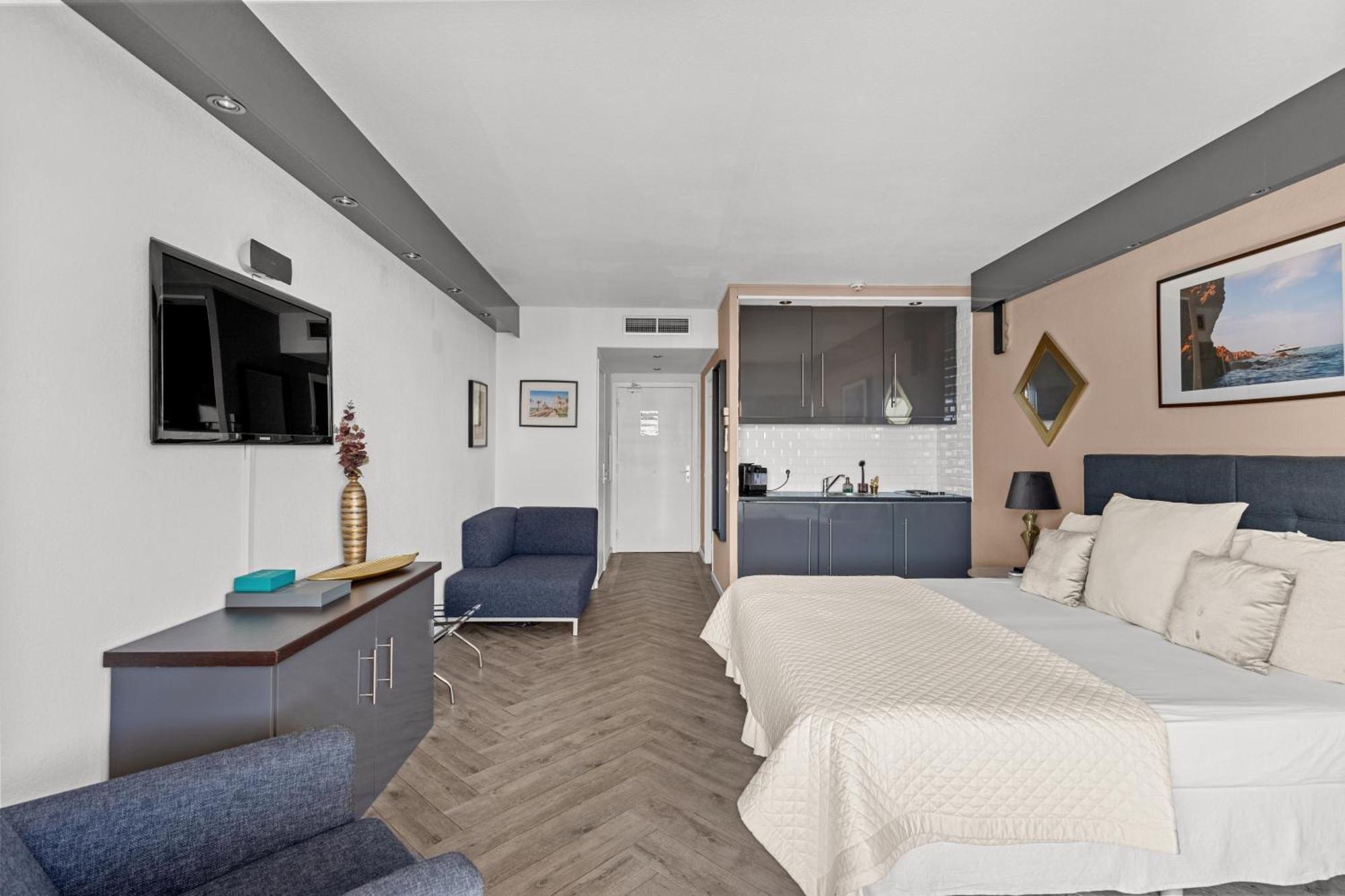 Riviera Beach Hotel Мандельє-ла-Напуль Екстер'єр фото