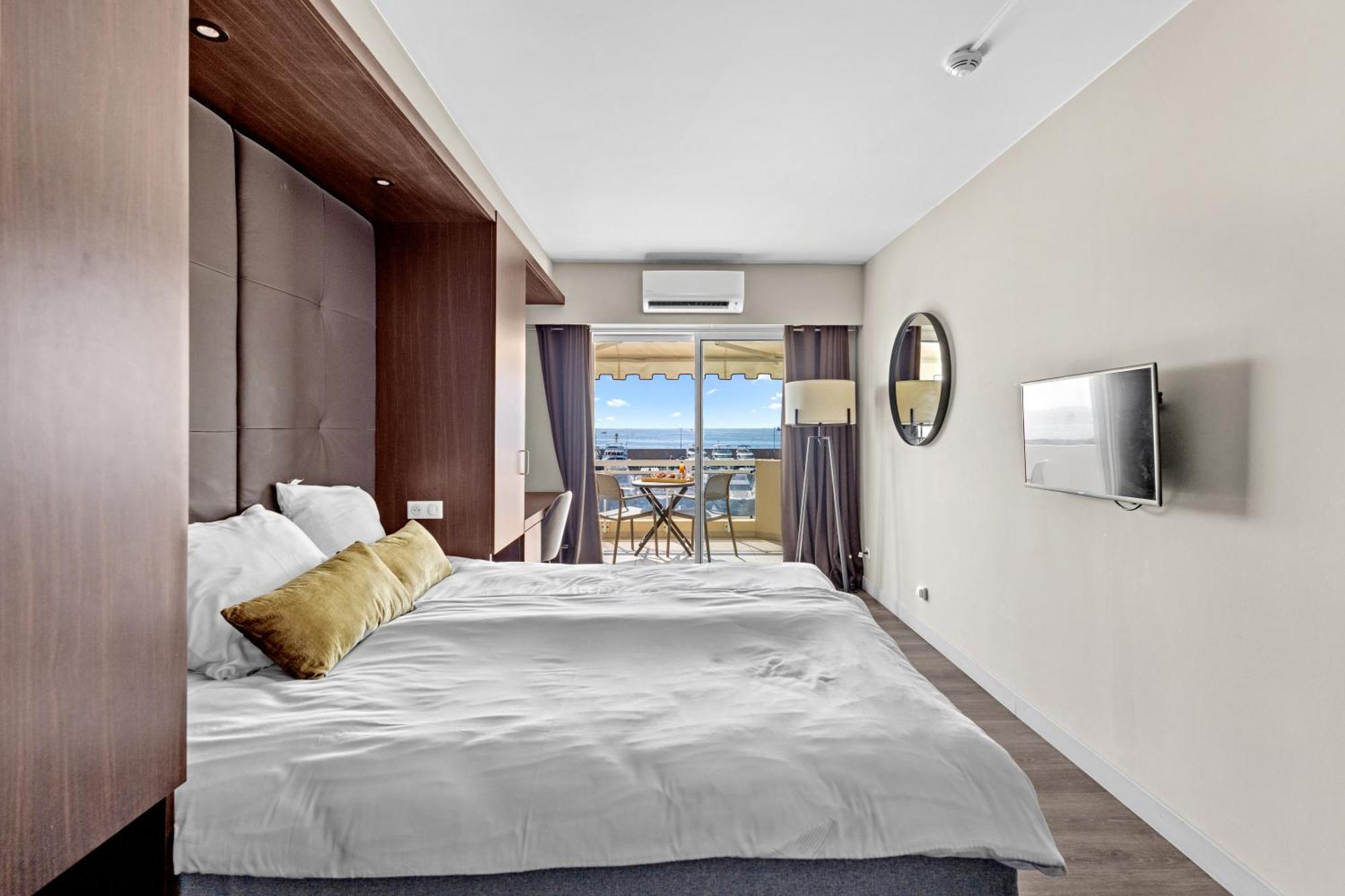 Riviera Beach Hotel Мандельє-ла-Напуль Екстер'єр фото